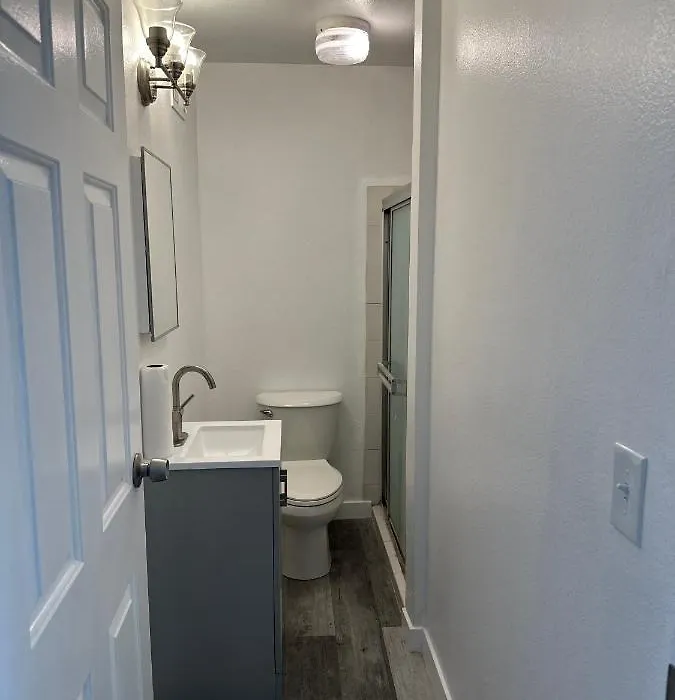 Cozy Room For Rent In The Heart Of Los Angeles-1