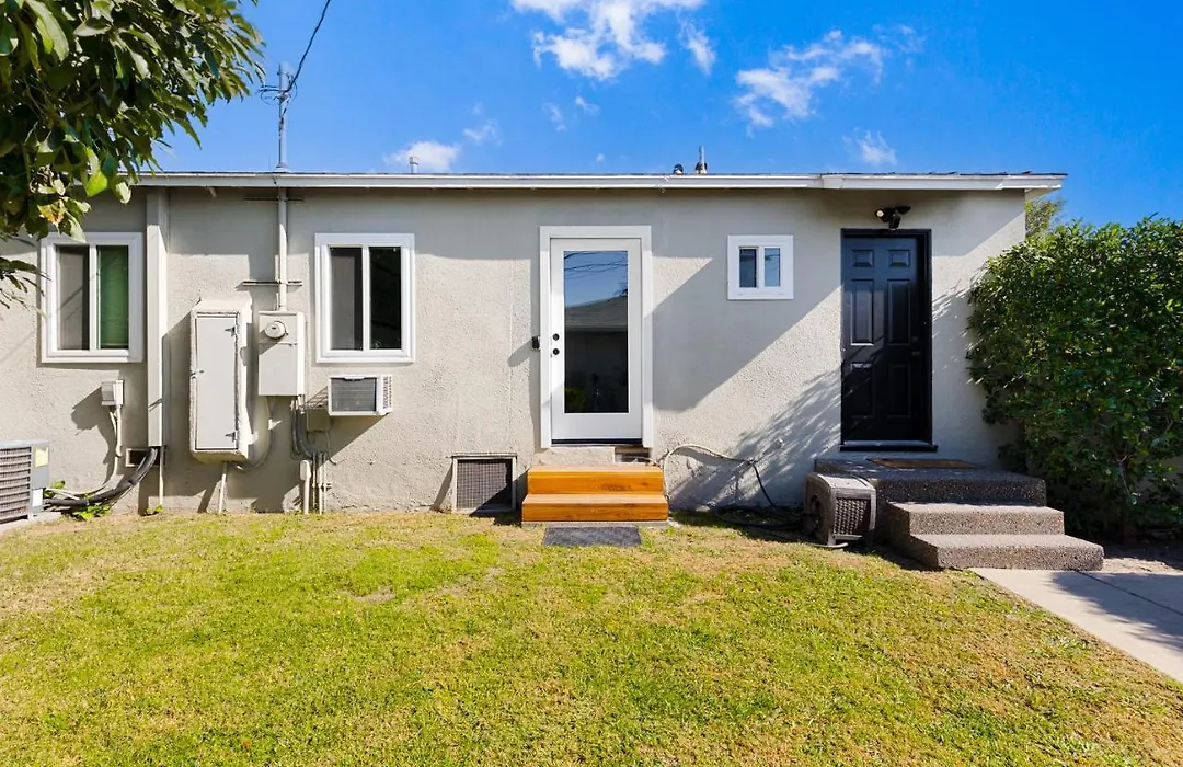 Sunny Studio Near Culver City-1