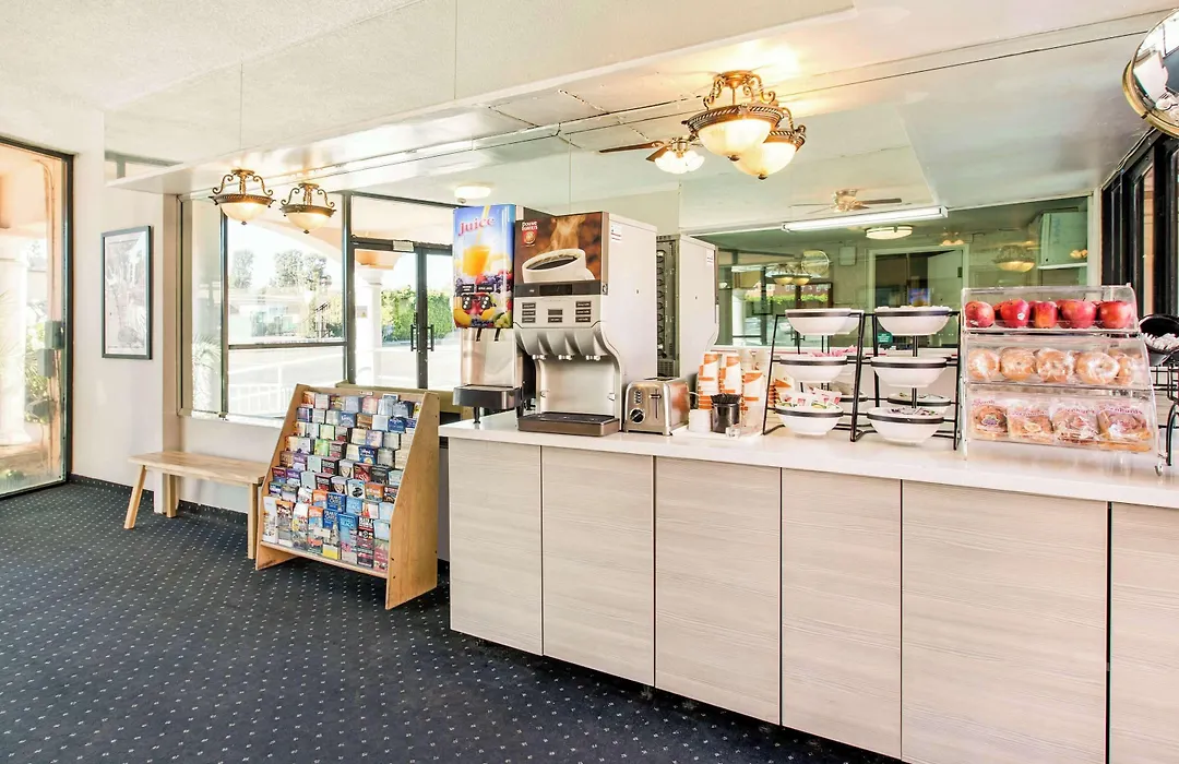 Rodeway Inn near Melrose Ave-1