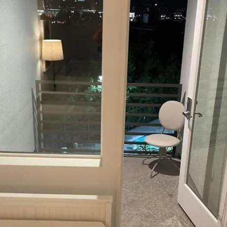 Lux Shared Room-3