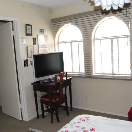 Bed And Breakfast In Hollywood Hills-2